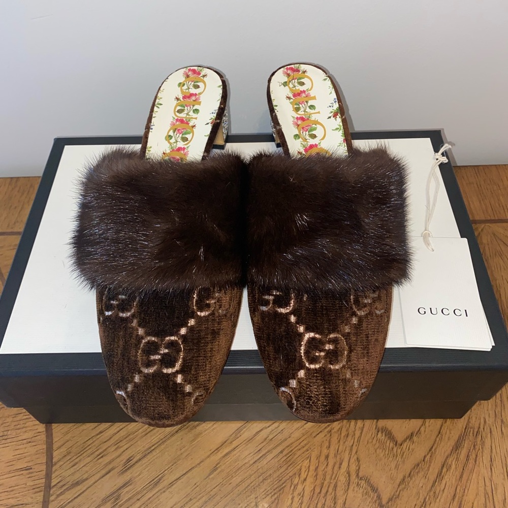 *****SOLD****Gucci Velvet Mule